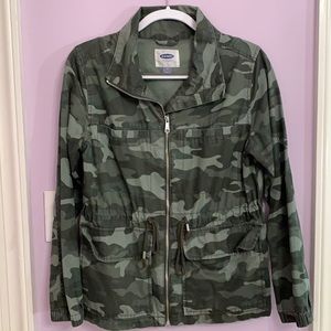 Camo women’s jacket, size M. Excellent condition.